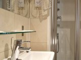 146_suites_gloucester_place_bathroom_big