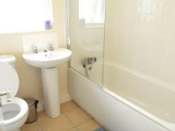 apples_inn_bathroom_new