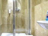 beaconsfield_hotel_shower1_big