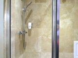 beaconsfield_hotel_shower_big