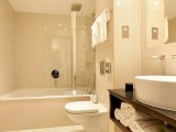 best_western_paddington_court_suites_bathroom_big