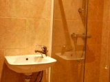 bull_and_bush_hotel_bathroom_big