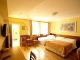 camelot_house_hotel_london_triple_r