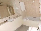 cottage_guest_house_bathroom_big
