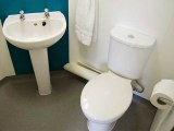 dinwiddy_house_budget_rooms_bathroom_big