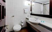 europa_gatwick_hotel_bathroom