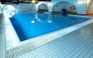 europa_gatwick_hotel_swimmingpool