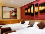 excelsior_hotel_quad_room9_big