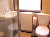 helenas_bed_and_breakfast_bathroom_r