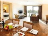june15_heston_hyde_hotel_room