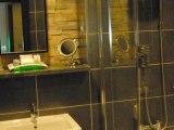 holiday_inn_express_park_royal_bathroom_big