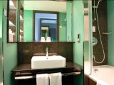 holiday_inn_london_kingston_south_wash_basin1_big