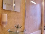 hour_glass_hotel_bathroom1_big