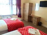 the_hub_house_hotel_basic_twin