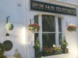 hyde_park_court_hotel_entrance1_big