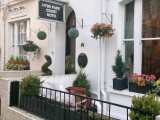 hyde_park_court_hotel_entrance_big