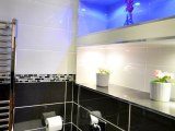 hyde_park_suites_bathroom1_big