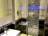 hyde_park_suites_bathroom_big