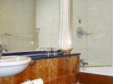 quality_hotel_london_wembley_bathroom_big