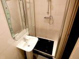 newham_hotel_bathroom_big