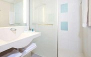 novotel_london_west_bathroom1