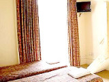 palace_court_hotel_london_twin1_r