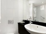 ramada_hounslow_heathrow_east_bathroom2_big