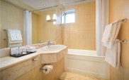 rathbone_hotel_bathroom