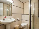 rosebery_hall_bathroom1_big