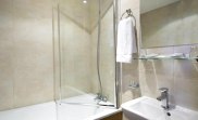 sep16_royal_eagle_hotel_london_bathroom1