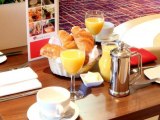 secret_3_star_hotel_north_london_breakfast_area