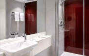 sheraton_heathrow_hotel_shower