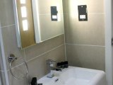 shoreditch_inn_bathroom_big