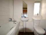 stratford_apartment_rooms_bathroom