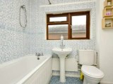 stratford_budget_rooms_bathroom_big