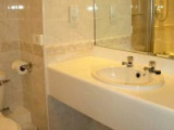 the_devils_punchbowl_hotel_bathroom