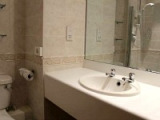 the_devils_punchbowl_hotel_bathroom1