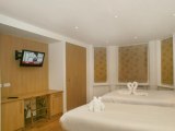 the_kensington_studios_triple1_big