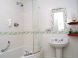 the_lawn_guest_house_bathroom2_big