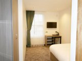 lion_and_key_hotel_room_big