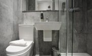 sep16_tudor_inn_hotel_bathroom