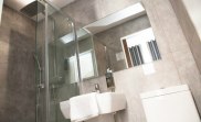 sep16_tudor_inn_hotel_bathroom3