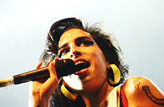 Amy Winehouse turns to Buddhism