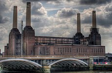 Freeze Breaks Over Battersea Power Station.