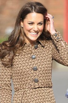 Duchess Catherine spotted buying maternity clothes in Topshop