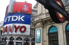 Piccadilly Circus to Beam Out Poetry 'That Lights the Sun'. Photo by plusgood.