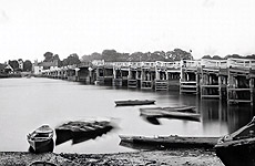 Photo of Putney Bridge courtesy of Kallaway Picture Library