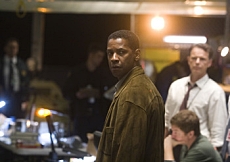 Detective Doug Carlin (DENZEL WASHINGTON) and Jack McCready (BRUCE GREENWOOD) in a scene from DEJA VU, directed by Tony Scott and produced by Jerry Bruckheimer. Photo Credit: Robert Zuckerman. © TOUCHSTONE PICTURES and JERRY BRUCKHEIMER INC. ALL RIGHTS RESERVED.