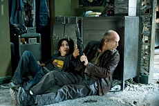 Justin Long and Bruce Willis in Die Hard 4.0 TM and © 2007 Twentieth Century Fox. All rights reserved. 