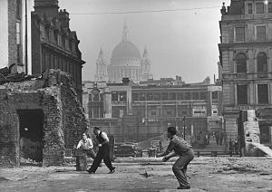 17th October 1945: A group of men playing cricket on a blitzed site in Blackfriars, London, during their lunch-hour, with St Paul's Cathedral in the background. (Photo by Harry Todd/Fox Photos/Getty Images).